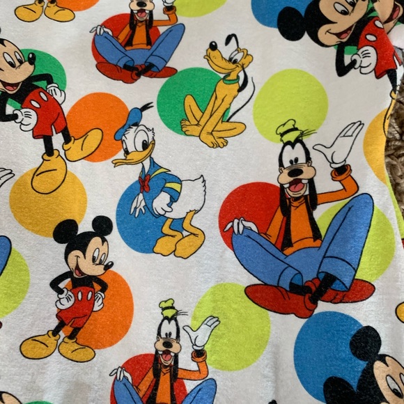 Spoiled and flashy skirted Leo - Picture 3 of 3